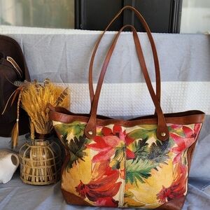 Splatter a garden of beauty upon your favorite Patricia Nash™ Straw Viotti Tote.